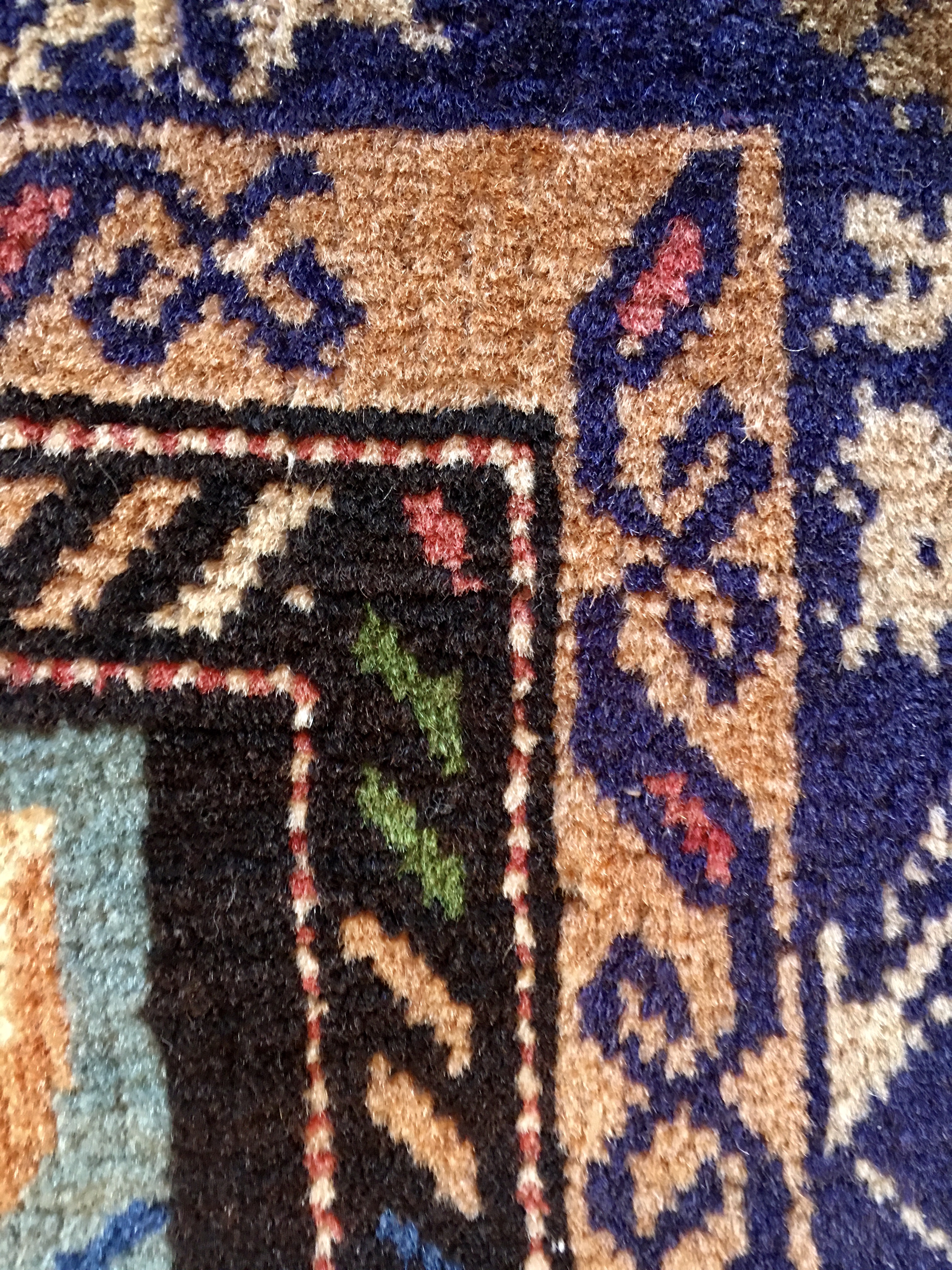 A detailed photo of the rug's edge, highlighting layers of different stripes.